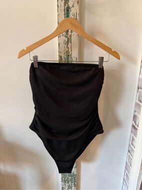 Shade & Shore Black One-Piece Strapless Swimsuit